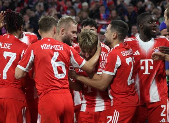 Goal celebration around Bayerns goal scorer 46 Lennart KARL after his goal for 1 0 Soccer Bayern Bruegge Soccer Champions League, FC Bayern München Club Brugge, match day 3, season 2025 2026, on 22 10 2025 in Munich, A L L I A N Z A R E N A, Germany Source Copyright Credit Oryk HAIST xFUSSBALL-BAYERN-BRUEGGEx