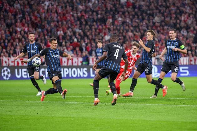 22 10 2025, Football, UEFA Champions League, FC Bayern München Club Brugge, Allianz Arena, Season 2025 2026 Goal shot Goal to 1 0 by scorer Lennart Karl FC Bayern Muenchen 42 Regulations prohibit any use of photographs as image sequences and or quasi video Bayern Germany