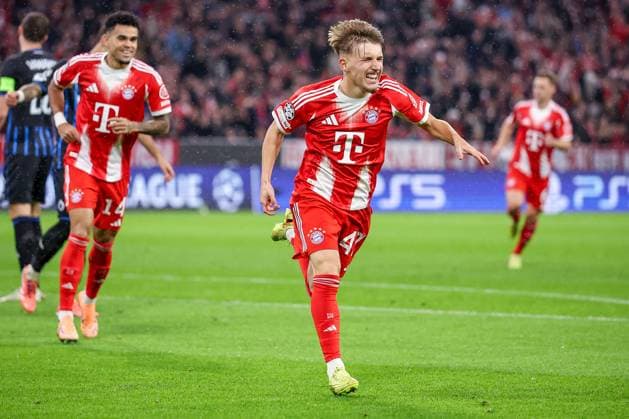 22 10 2025, Football, UEFA Champions League, FC Bayern München Club Brugge, Allianz Arena, Season 2025 2026 Goal celebration after the 1 0 goal by scorer Lennart Karl FC Bayern Muenchen 42 Regulations prohibit any use of photographs as image sequences and or quasi video Bayern Germany