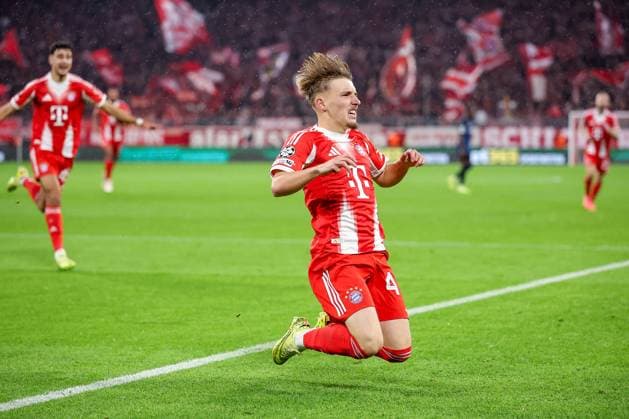 22 10 2025, Football, UEFA Champions League, FC Bayern München Club Brugge, Allianz Arena, Season 2025 2026 Goal celebration after the 1 0 goal by scorer Lennart Karl FC Bayern Muenchen 42 Regulations prohibit any use of photographs as image sequences and or quasi video Bayern Germany