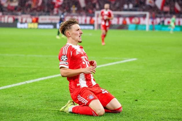 22 10 2025, Football, UEFA Champions League, FC Bayern München Club Brugge, Allianz Arena, Season 2025 2026 Goal celebration after the 1 0 goal by scorer Lennart Karl FC Bayern Muenchen 42 Regulations prohibit any use of photographs as image sequences and or quasi video Bayern Germany