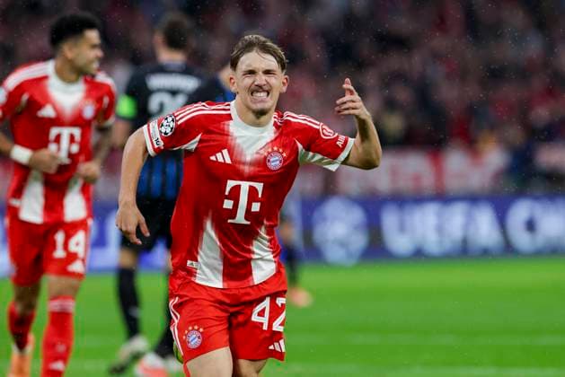 Lennart Karl (FC Bayern Muenchen) bejubelt seinen Treffer zum 1:0, UEFA Champions League 2025 26 League Phase MD3, FC Bayern München v Club Brugge KV, Football Arena Munich am 22. October 2025 in Munich, Deutschland. (Foto von Marco Steinbrenner DeFodi Images) Lennart Karl (FC Bayern Muenchen) celebrates after scoring his teams first goal, UEFA Champions League 2025 26 League Phase MD3, FC Bayern München v Club Brugge KV, Football Arena Munich, October 22, 2025 in Munich, Germany. (Photo by Marco Steinbrenner DeFodi Images) Lennart Karl FC Bayern Muenchen celebrates his goal for 1 0, UEFA Champions League 2025 26 League Phase MD3, FC Bayern München v Club Brugge KV, Football Arena Munich, October 22, 2025 in Munich, Germany Photo by Marco Steinbrenner DeFodi Images Lennart Karl FC Bayern Muenchen celebrates after scoring his teams first goal, UEFA Champions League 2025 26 League Phase MD3, FC Bayern München v Club Brugge KV, Football Arena Munich, October 22, 2025 in Munich, Germany Photo by Marco Steinbrenner DeFodi Images