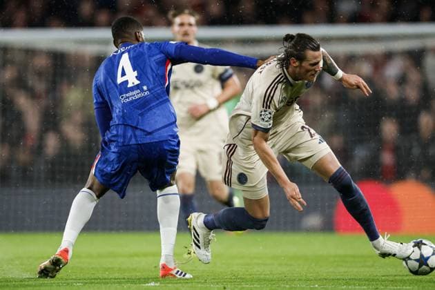 LONDON - (l-r) Tosin Adarabioyo of Chelsea FC, Wout Weghorst of Ajax during the UEFA Champions League match between Chelsea FC and AFC Ajax at Stamford Bridge on October 22, 2025, in London, United Kingdom. ANP MAURICE VAN STEEN UEFA Champions League 2025-2026 xVIxANPxSportx xxANPxIVx 539987969 originalFilename: 539987969.jpg