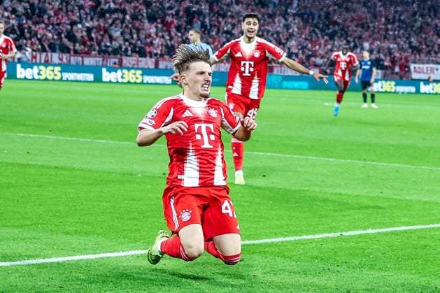 The 1 0 by Lennart Karl 42 FC Bayern Muenchen , Goal celebration, with Alexandar Pavlovic 45 FC Bayern Muenchen , FC Bayern Muenchen vs Club Brugge, Football, Men, UEFA Champions League, Season 2025 2026, Allianz Arena, Matchday 3, 22 10 2025 Muenchen Bayern Germany Copyright: xkolbert-press MartinxAgüerax