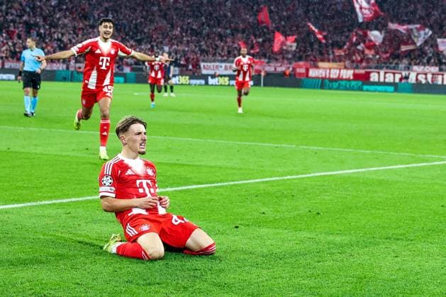 The 1 0 by Lennart Karl 42 FC Bayern Muenchen , Goal celebration, with Alexandar Pavlovic 45 FC Bayern Muenchen , FC Bayern Muenchen vs Club Brugge, Football, Men, UEFA Champions League, Season 2025 2026, Allianz Arena, Matchday 3, 22 10 2025 Muenchen Bayern Germany Copyright: xkolbert-press MartinxAgüerax