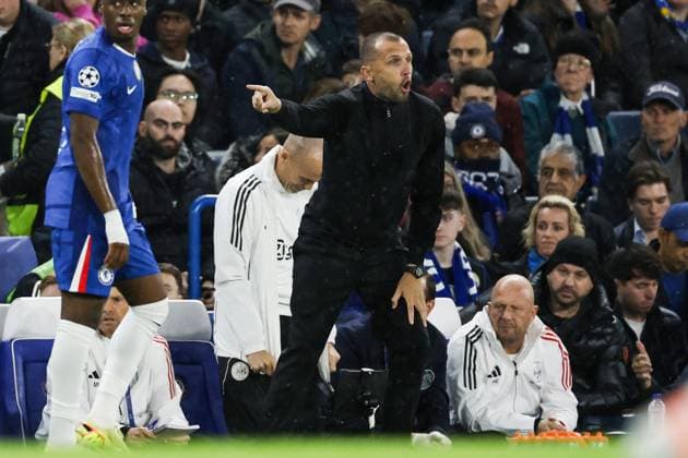 LONDON - Ajax coach Johnny Heitinga during the UEFA Champions League match between Chelsea FC and AFC Ajax at Stamford Bridge on October 22, 2025, in London, United Kingdom. ANP MAURICE VAN STEEN UEFA Champions League 2025-2026 xVIxANPxSportx xxANPxIVx 539988146 originalFilename: 539988146.jpg