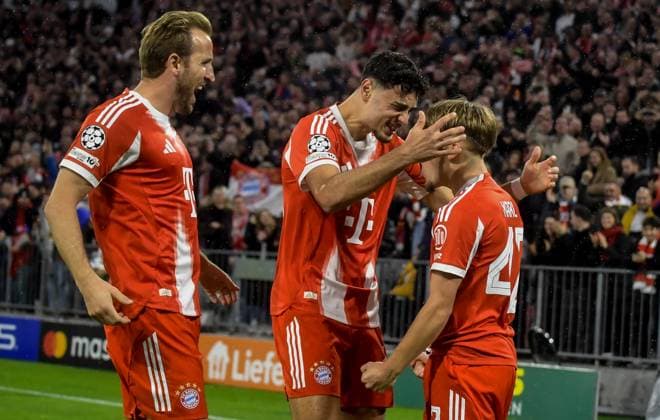 22 10 2025, xemx, Football UEFA Champions League, FC Bayern Muenchen Club Brugge v l Lennart Karl FC Bayern Muenchen Jubel, Torjubel, celebrate the goal, jubiliert über das Tor zum 1 0 DFL DFB REGULATIONS PROHIBIT ANY USE OF PHOTOGRAPHS as IMAGE SEQUENCES and or QUASI VIDEO Muenchen