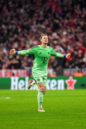 Manuel Neuer 1 Bayern celebrates scoring the 2-0 goal during the Champions League match FC Bayern Munich Club Bürgge on 22 10 2025 Munich Allianz Arena Bayern Germany