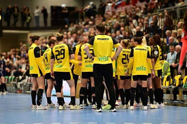 Handball I Women I Season 2025 2026 I 1 HBF I 6 Matchday I Buxtehuder SV Borussia Dortmund I 22 10 2025 Borussia Dortmund Women together Buxtehude Halle North Lower Saxony Germany Copyright: xLobeca FelixxSchlikisx