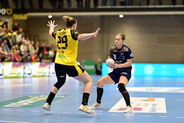 Handball I Women I Season 2025 2026 I 1 HBF I 6 Matchday I Buxtehuder SV Borussia Dortmund I 22 10 2025 Emma Olsson 29, Borussia Dortmund Johanna Andresen 18, Buxtehuder Sportverein Buxtehude Halle Nord Lower Saxony Germany Copyright: xLobeca FelixxSchlikisx