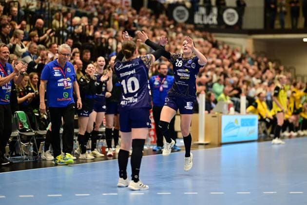 Handball I Women I Season 2025 2026 I 1 HBF I 6 Matchday I Buxtehuder SV Borussia Dortmund I 22 10 2025 Anika Hampel 10, Buxtehuder Sportverein Teresa von Prittwitz 28, Buxtehuder Sportverein Buxtehude Halle Nord Niedersachsen Germany Copyright: xLobeca FelixxSchlikisx