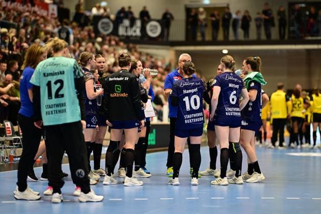 Handball I Women I Season 2025 2026 I 1 HBF I 6 Matchday I Buxtehuder SV Borussia Dortmund I 22 10 2025 Buxtehuder Sportverein Frauen together Buxtehude Halle North Lower Saxony Germany Copyright: xLobeca FelixxSchlikisx