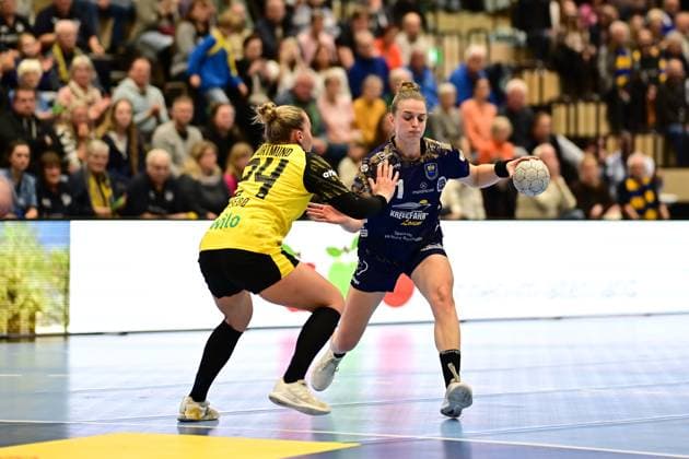 Handball I Women I Season 2025 2026 I 1 HBF I 6 Matchday I Buxtehuder SV Borussia Dortmund I 22 10 2025 Guro Huseboe 24, Borussia Dortmund Isabelle Dölle 11, Buxtehuder Sportverein Buxtehude Halle Nord Lower Saxony Germany Copyright: xLobeca FelixxSchlikisx