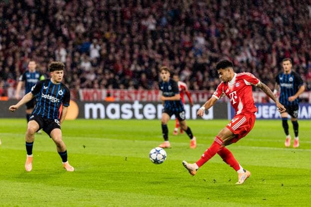 UEFA Champions League FC Bayern Munich vs Club Brugge KV, 22 10 2025 MUNICH, GERMANY OCTOBER 22 Luis Diaz FC Bayern Munich, 14 controls the ball during the UEFA Champions League match between FC Bayern Munich vs Club Brugge KV at Allianz Arena on matchday 3 of the UEFA Champions League Season 2025 26 on October 22, 2025 in Munich, Germany Copyright: xBEAUTIFULxSPORTS Wunderlx
