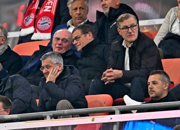 22 10 2025, Football UEFA Championsleague 2025 2026 Preliminary Round 3 Matchday, FC Bayern Munich Club Brugge, in the Allianz Arena Munich from left Honorary President Uli Hoeneß FC Bayern Munich, Hoeness , Chief Sports Officer Max Eberl Bayern Munich and Chairman of the Board Jan Christian Dreesen FC Bayern Munich , below President Herbert Hainer FC Bayern DFL and DFB regulations prohibit any use of photographs as image sequences and or quasi video