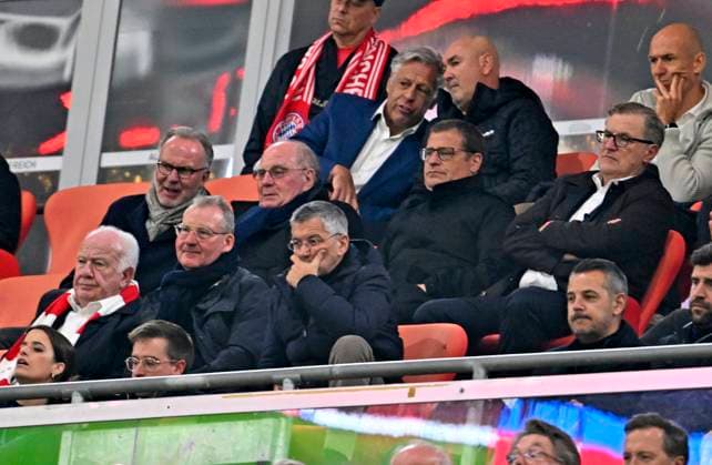 22 10 2025, Football UEFA Championsleague 2025 2026 Preliminary Round 3 Matchday, FC Bayern Munich Club Brugge, in the Allianz Arena Munich from left Ex Chairman of the Board Karl Heinz Rummenigge FC Bayern Munich , Honorary President Uli Hoeneß FC Bayern Munich, Hoeness , Chief Sports Officer Max Eberl Bayern Munich and Chairman of the Board Jan Christian Dreesen FC Bayern Munich , below President Herbert Hainer FC Bayern DFL and DFB regulations prohibit any use of photographs as image sequences and or quasi video