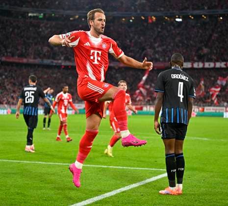 22 10 2025, Football UEFA Championsleague 2025 2026 Preliminary Round 3 Matchday, FC Bayern Munich Club Brugge, in the Allianz Arena Munich v l Harry Kane FC Bayern Munich cheers DFL and DFB regulations prohibit any use of photographs as image sequences and or quasi video