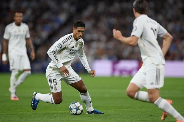 Jude Bellingham (Real Madrid CF) controls the ball during the UEFA Champions League 2025 26 League Phase MD3 match between Real Madrid C.F. v Juventus at Estadio Santiago Bernabeu on October 22, 2025 in Madrid, Spain. (Photo by Manu Reino DeFodi Images) Jude Bellingham Real Madrid CF controls the ball during the UEFA Champions League 2025 26 League Phase MD3 match between Real Madrid C F v Juventus at Estadio Santiago Bernabeu on October 22, 2025 in Madrid, Spain Photo by Manu Reino DeFodi Images