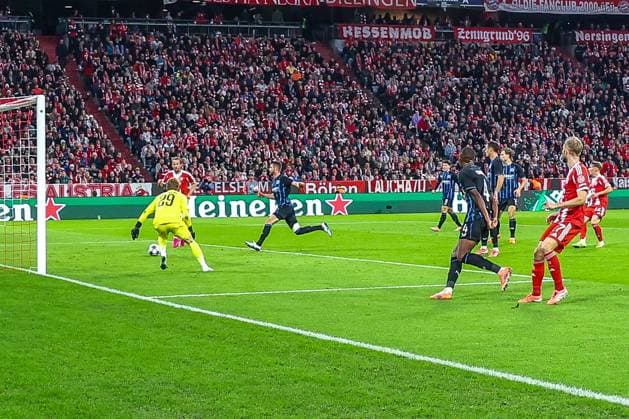 Harry Kane 9 FC Bayern Muenchen scores 2-0 after pass from Konrad Laimer 27 FC Bayern Muenchen , FC Bayern Muenchen vs Club Brugge, Football, Men, UEFA Champions League, Season 2025 2026, Allianz Arena, Matchday 3, 22 10 2025 Muenchen Bayern Germany Copyright: xkolbert-press MartinxAgüerax