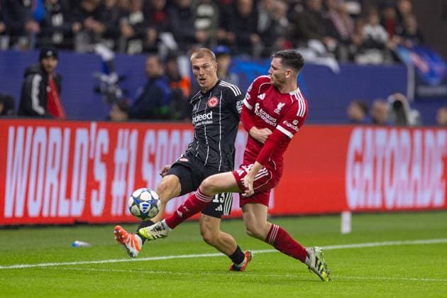 Football - UEFA Champions League - League Phase - Eintracht Frankfurt v Liverpool FC FRANKFURT, GERMANY - Wednesday, October 22, 2025: Liverpool s Andy Robertson is challenged by Eintracht Frankfurt s Rasmus Kristensen during the UEFA Champions League match between Eintracht Frankfurt and Liverpool FC at the Waldstadion. (Photo by David Rawcliffe Propaganda) FRANKFURT Waldstadion HESSE GERMANY  Copyright: xDavidxRawcliffex P2025-10-22-Frankfurt_Liverpool-32
