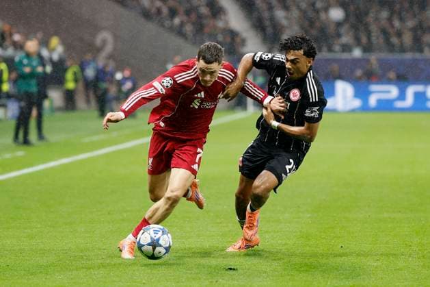 v l duel between Florian Wirtz Liverpool FC, 7 and Nathaniel Brown Eintracht Frankfurt, 21 , 22 10 2025, Football, Uefa Champions League, Eintracht Frankfurt Liverpool FC, GER, Frankfurt am Main, Deutsche Bank Park Copyright: HMBxMedia xHeikoxBecker
