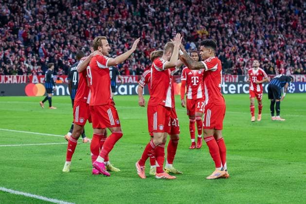 Team FC Bayern Muenchen celebrating after the 2-0 goal by Harry Kane 9 FC Bayern Muenchen , FC Bayern Muenchen vs Club Brugge, Football, Men, UEFA Champions League, Season 2025 2026, Allianz Arena, Matchday 3, 22 10 2025 Muenchen Bayern Germany Copyright: xkolbert-press MartinxAgüerax