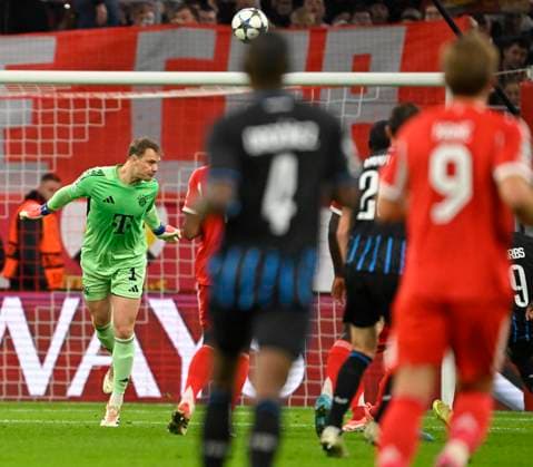 22 10 2025, Football UEFA Championsleague 2025 2026 Preliminary Round 3 Matchday, FC Bayern Munich Club Brugge, in the Allianz Arena Munich Goalkeeper Manuel Neuer FC Bayern Munich defends the ball DFL and DFB regulations prohibit any use of photographs as image sequences and or quasi video
