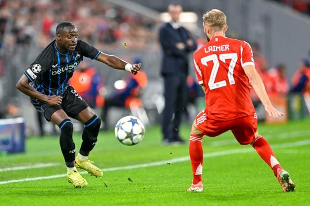 v li Carlos FORBS Club Brugge, 9 Konrad LAIMER FC Bayern Munich, FCB, 27 in duel, duel, tackle, dynamics, action, action, 22 10 2025, Munich Germany , football, UEFA Champions League, league phase, FC Bayern Munich Club Brugge, THE EVENT REGULATIONS PROHIBIT ANY USE OF PHOTOGRAPHS AS IMAGE SEQUENCES AND OR QUASI VIDEOS xslx