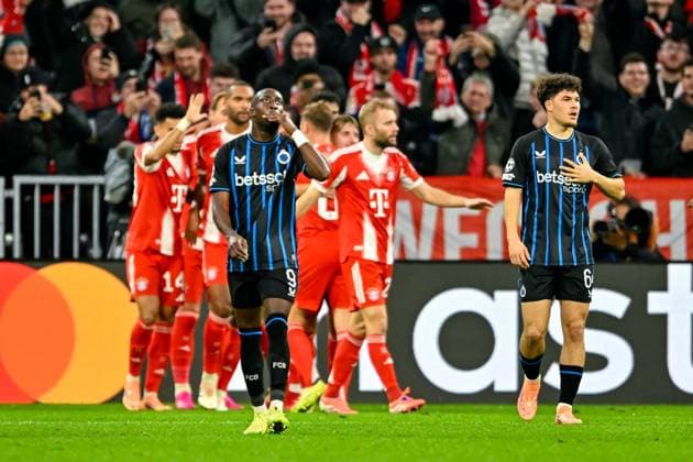 from left Carlos FORBS Club Brugge, 9 and Kyriani SABBE Club Brugge, 64 looking disappointed after the 2-0 goal, disappointment, frustration, disappointed, pessimistic, in the background the FC Bayern players cheer the goal, 22 10 2025, Munich Germany , Football, UEFA Champions League, League Phase, FC Bayern München Club Brugge, THE EVENT REGULATES PROHIBIT ANY USE OF PHOTOGRAPHS AS IMAGE SEQUENCES AND OR QUASI VIDEOS xslx