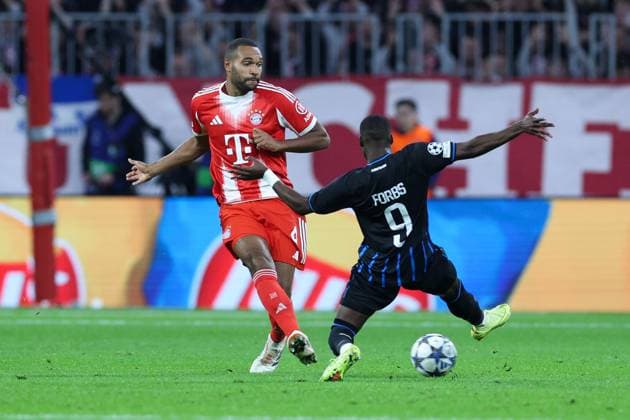 Soccer Champions League Matchday 3 FC Bayern Munich FC Bruges on 22 10 2025 at the Allianz Arena in Munich Jonathan Tah Munich , left Carlos Forbs Bruges , right xMSx