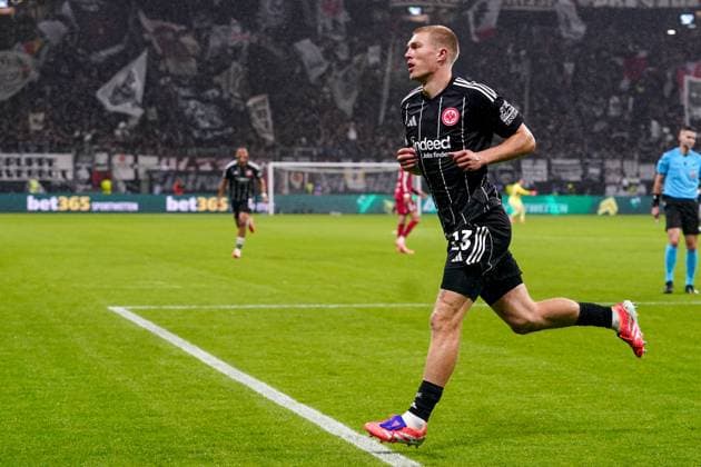 2025-10-22 Eintracht Frankfurt v Liverpool FC - UEFA Champions League 2025 26 League Phase MD3 FRANKFURT AM MAIN, GERMANY - OCTOBER 22: Rasmus Kristensen of Eintracht Frankfurt celebrates after scoring his teams first goal during the UEFA Champions League 2025 26 League Phase MD3 match between Eintracht Frankfurt and Liverpool FC at Deutsche Bank Park on October 22, 2025 in Frankfurt am Main, Germany. Frankfurt am Main Deutsche Bank Park Germany Content not available for redistribution in The Netherlands directly or indirectly through any third parties. Copyright: xAndrexWeeningx