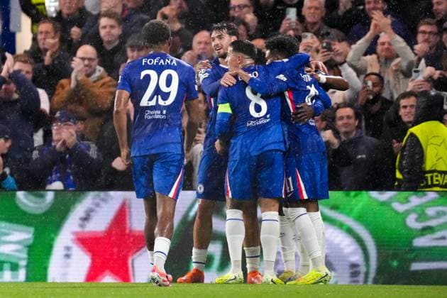 2025-10-22 Chelsea FC v AFC Ajax - UEFA Champions League 2025 26 League Phase MD3 LONDON, UNITED KINGDOM - OCTOBER 22: Moises Caicedo of Chelsea FC celebrates after scoring his teams second goal, Wesley Fofana of Chelsea FC, Enzo Fernandez of Chelsea FC during the UEFA Champions League 2025 26 League Phase MD3 match between Chelsea FC and AFC Ajax at Stamford Bridge on October 22, 2025 in London, England. London Stamford Bridge United Kingdom Content not available for redistribution in The Netherlands directly or indirectly through any third parties. Copyright: xJorisxVerwijstx
