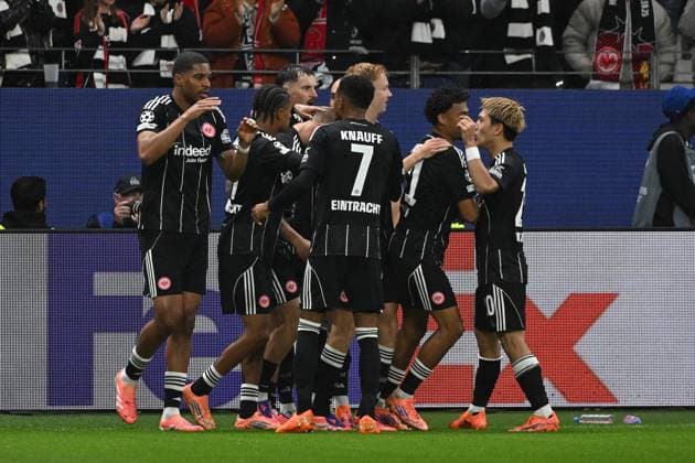 22 10 2025, xpsx, Fußball UEFA Champions League, Eintracht Frankfurt FC Liverpool v l Torjubel nach dem Tor zum celebrating the goal celebrate 1 0 durch Rasmus Kristensen Eintracht Frankfurt DFL DFB REGULATIONS PROHIBIT ANY USE OF PHOTOGRAPHS as IMAGE SEQUENCES and or QUASI VIDEO Frankfurt am Main