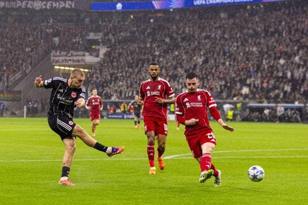 Football - UEFA Champions League - League Phase - Eintracht Frankfurt v Liverpool FC FRANKFURT, GERMANY - Wednesday, October 22, 2025: Eintracht Frankfurt s Rasmus Kristensen scores the first goal during the UEFA Champions League match between Eintracht Frankfurt and Liverpool FC at the Waldstadion. (Photo by David Rawcliffe Propaganda) FRANKFURT Waldstadion HESSE GERMANY  Copyright: xDavidxRawcliffex P2025-10-22-Frankfurt_Liverpool-38