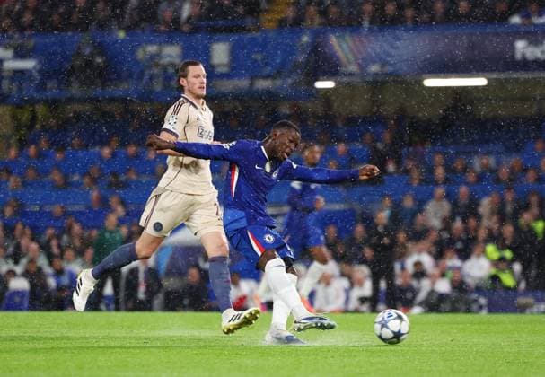 London, England, 22nd October 2025. Moises Caicedo of Chelsea scoring their second goal during the Chelsea vs Ajax UEFA Champions League match at Stamford Bridge, London. Picture credit should read: Paul Terry Sportimage EDITORIAL USE ONLY. No use with unauthorised audio, video, data, fixture lists, club league logos or live services. Online in-match use limited to 120 images, no video emulation. No use in betting, games or single club league player publications. SPI_040_PT_Chelsea_Ajax SPI-4230-0038