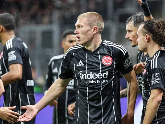Rasmus Kristensen Eintracht Frankfurt,13 celebrates after his goal with his teammates UEFA Champions League, Matchday 3 Eintracht Frankfurt FC Liverpool on 22 10 25 at Deutsche Bank Park, Frankfurt Frankfurt Deutsche Bank Park Frankfurt Germany Copyright: xAlfioxMarinox