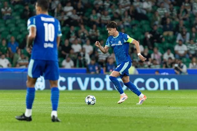 October 22, 2025, Lisbon, Lisbon, Portugal: Marseille defender from Argentina LEONARDO BALERDI (5) in action during the game for the Matchday 3 of Group Phase for the UEFA Champions League between Sporting and Marseille at Estadio Jose de Alvalade Lisbon Portugal - ZUMAs359 20251022_zsp_s359_006 Copyright: xAlexandrexdexSousax
