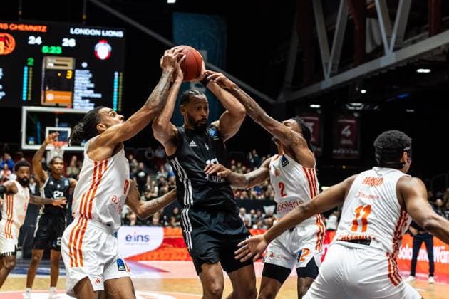 GER, BKT EuroCup, Season 2025 2026, Niners Chemnitz London Lions 22 10 2025, Messe, Chemnitz, GER, BKT EuroCup, Season 2025 2026, Niners Chemnitz London Lions Johnathan Williams London Lions, 13 Photo Alexander Trienitz Chemnitz Messe Sachsen Germany