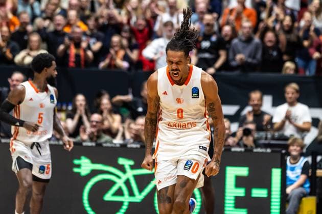 GER, BKT EuroCup, Season 2025 2026, Niners Chemnitz London Lions 22 10 2025, Messe, Chemnitz, GER, BKT EuroCup, Season 2025 2026, Niners Chemnitz London Lions Kevin Yebo Niners Chemnitz, 0 cheers Photo Alexander Trienitz Chemnitz Messe Sachsen Germany