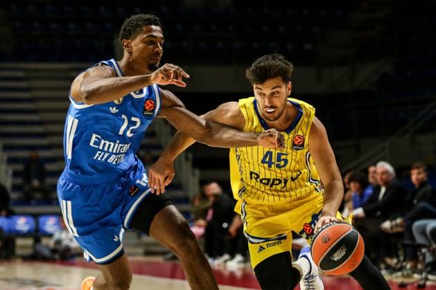 Maccabi Tel Aviv v Real Madrid - Turkish Airlines EuroLeague BELGRADE, SERBIA - OCTOBER 22: Tamir Blatt of Maccabi Tel Aviv in action against Theo Maledon of Real Madrid during Turkish Airlines EuroLeague basketball match between Maccabi Tel Aviv and Real Madrid at Aleksandar Nikolic Hall in Belgrade, Serbia on October 22, 2025. Filip Stevanovic Anadolu Belgrade Serbia. Editorial use only. Please get in touch for any other usage.  Copyright: x2025xAnadoluxFilipxStevanovicx