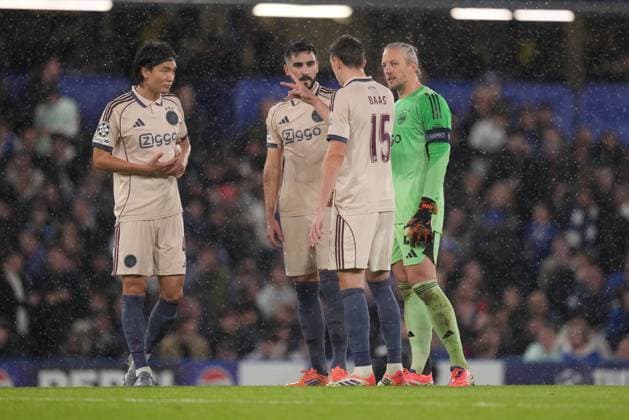 LONDON , 22-10-2025 , Stamford Bridge , season 2025 2026 , UEFA Champions League football , League phase Matchday 3 , match between Chelsea and Ajax , picture shows Ajax player Ko Itakura, Ajax player Josip Sutalo, Ajax player Youri Baas, Ajax goalkeeper Remko Pasveer Chelsea - Ajax x31643806x Copyright: