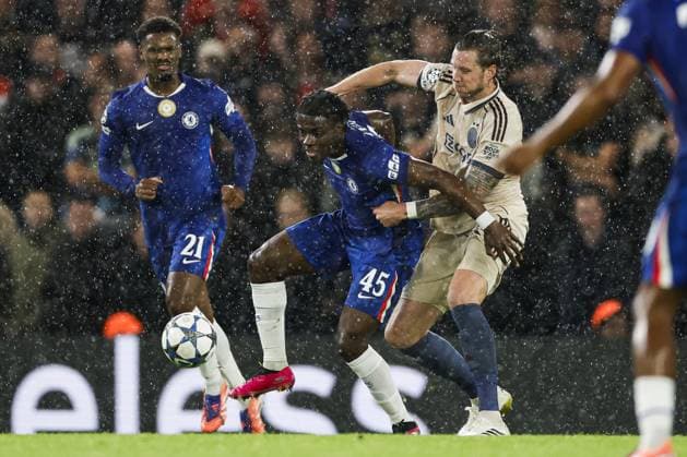 LONDON - (l-r) Romeo Lavia of Chelsea FC, Wout Weghorst of Ajax during the UEFA Champions League match between Chelsea FC and AFC Ajax at Stamford Bridge on October 22, 2025, in London, United Kingdom. ANP MAURICE VAN STEEN UEFA Champions League 2025-2026 xVIxANPxSportx xxANPxIVx 539991089 originalFilename: 539991089.jpg