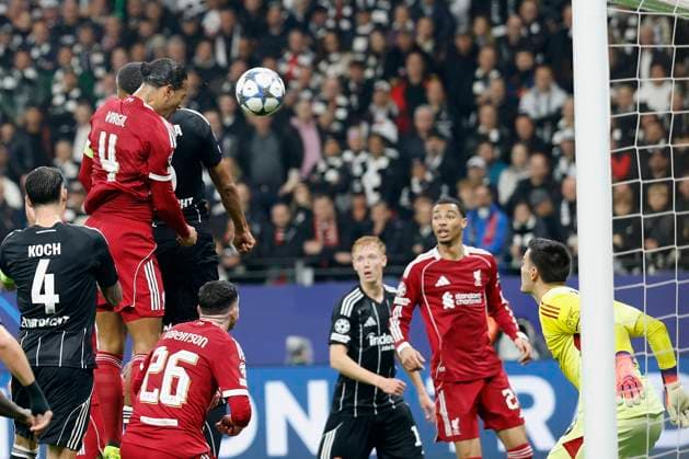 v l Virgil van Dijk Liverpool FC, 4 , Goal scored, scored the goal to 1 2, celebrate the goal 22 10 2025, Football, Uefa Champions League, Eintracht Frankfurt Liverpool FC, GER, Frankfurt am Main, Deutsche Bank Park Copyright: HMBxMedia xHeikoxBecker