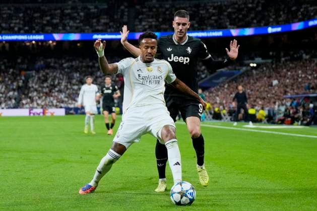 ESP: Real Madrid v Juventus. UEFA Champions League. Matchday 3. Dusan Vlahovic of Juventus FC and Eder Militao of Real Madrid CF during the UEFA Champions League match, between Real Madrid and Juventus, matchday 3, played at Santiago Bernabeu Stadium on October 22, 2025 in Madrid, Spain. kpng Copyright: xCesarxCebollax xPRESSINx PS_241022_RMA_JUV_2526_099