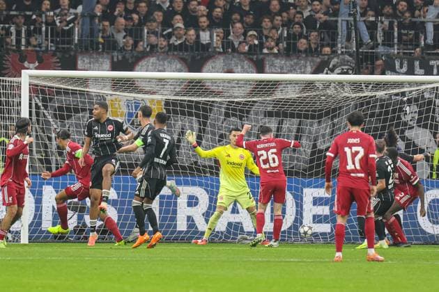Virgil Van Dijk Liverpool FC, 4 with the 1 2 by head after corner bacll UEFA Champions League, Matchday 3 Eintracht Frankfurt FC Liverpool on 22 10 25 at Deutsche Bank Park, Frankfurt Frankfurt Deutsche Bank Park Frankfurt Germany Copyright: xAlfioxMarinox