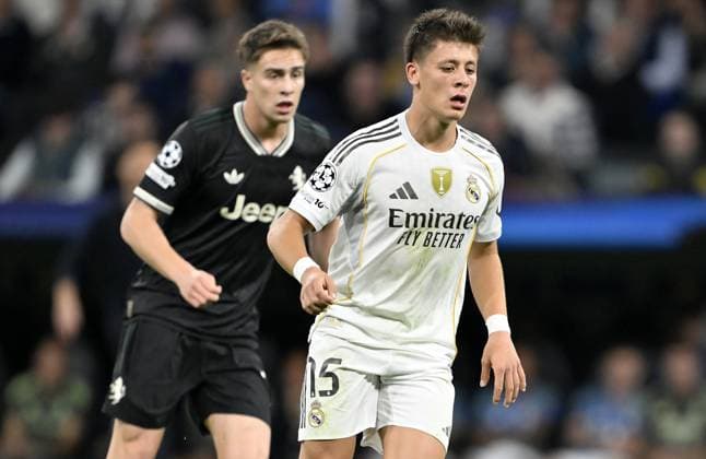 Real Madrid v Juventus - UEFA Champions League MADRID, SPAIN - OCTOBER 22: Kenan Yildiz (L) of Juventus in action against Arda Guler (R) of Real Madrid during the UEFA Champions League Week 3 match between Real Madrid and Juventus at Santiago Bernabeu Stadium in Madrid, Spain, on October 22, 2025. Burak Akbulut Anadolu Madrid Spain. Editorial use only. Please get in touch for any other usage.  Copyright: x2025xAnadoluxBurakxAkbulutx
