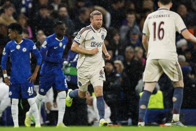 LONDON - Davy Klaassen of Ajax during the UEFA Champions League match between Chelsea FC and AFC Ajax at Stamford Bridge on October 22, 2025, in London, United Kingdom. ANP MAURICE VAN STEEN UEFA Champions League 2025-2026 xVIxANPxSportx xxANPxIVx 539994063 originalFilename: 539994063.jpg