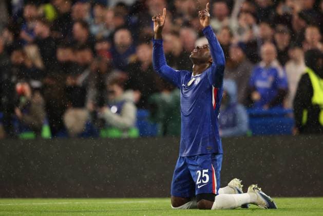 Moises Caicedo (C) celebrates scoring the second Chelsea goal (2-0) at the Chelsea v Ajax UEFA Champions League match, at Stamford Bridge, London, UK on 22nd October, 2025. 