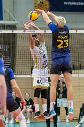 1 Volleyball Bundesliga Season 2025 2026 VC Bitterfeld Wolfen vs Helios Grizzlys Giesen Halle, Germany October 22, 2025 In the picture from left Miguel Sinfronio Giesen and Samuel Schellenberg Bitterfeld Halle Saale SWH Arena Sachsen Anhalt Germany