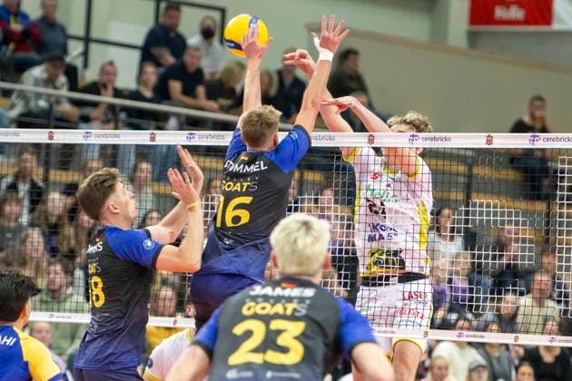 1 Volleyball Bundesliga Season 2025 2026 VC Bitterfeld Wolfen vs Helios Grizzlys Giesen Halle, Germany October 22, 2025 In the picture from left Dax Tompkins Bitterfeld ,Paul Stommel Bitterfeld and Austin Wilmot Giesen Halle Saale SWH Arena Sachsen Anhalt Germany